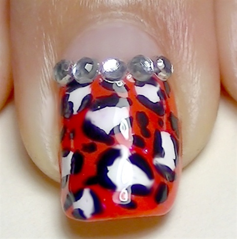 Add rhinestones over the edge of the leopard print design and that's it!