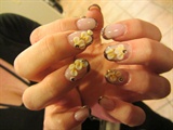 OVAL NAILS WITH FLOWERS