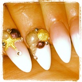 Seashells nails