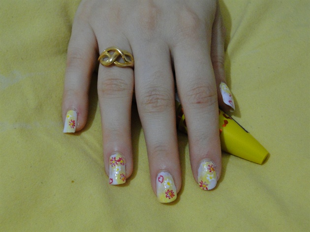 my nail art yellow 1