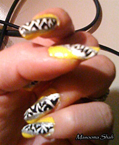 yellow zebra nails