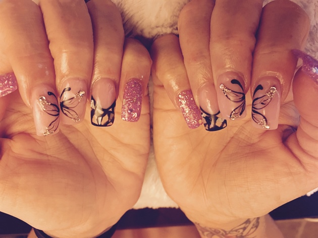 Nails By Mia
