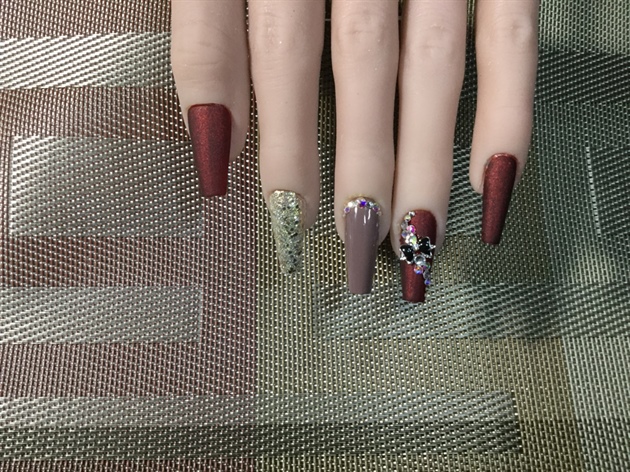 Bergeny &amp; Taupe Fall Nails 