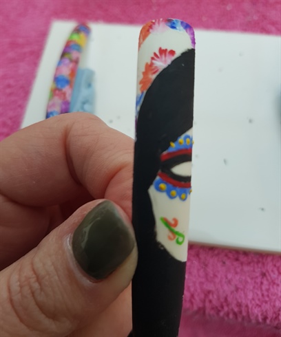 Around the edges of the three central nails is a continuation of the marigold flower frame, you can see a close up here.  this is completed on all three centre nails and will vary in thickness depending on the space left and whatever you feel works with your creation. 