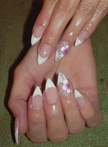 French nails with flowers