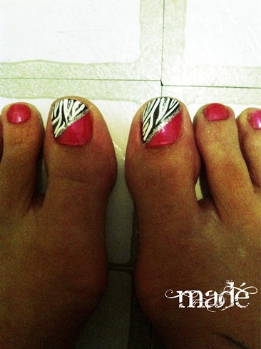 zebra toes