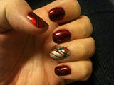 Christmas nails with mistletoe