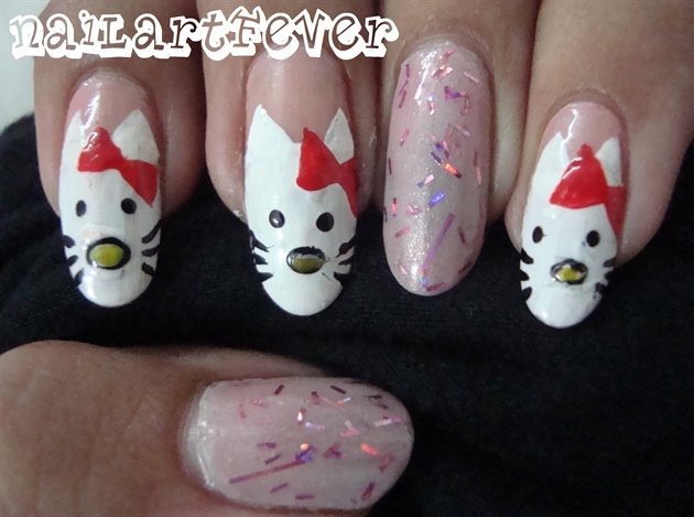 Hello Kitty nails !