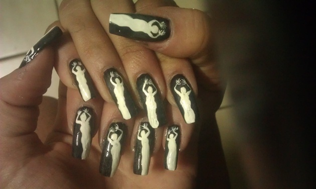 Halloween Spooky Ghosts Nail Design