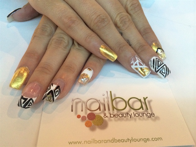 Chanel Golden Nails
