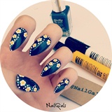 daisy&#39;s on navy blue nails