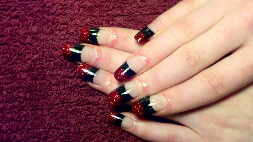 Black with red glitter - Nail Art Gallery