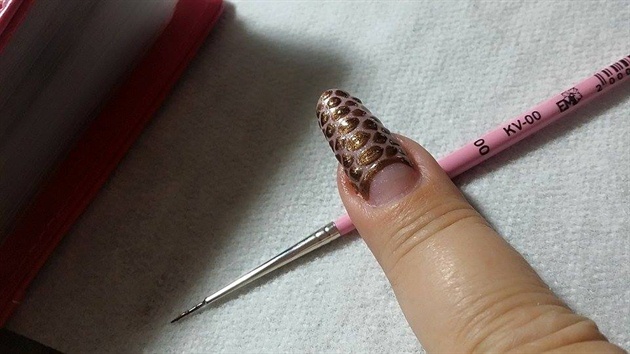 Make Croco design with dimensional gel paint, cure.