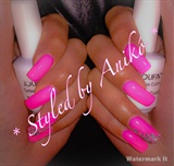 Neon-Pink Nails with Glitter-Highlights