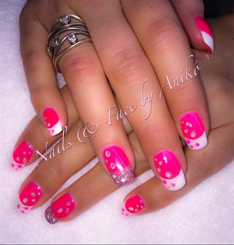 Pink &amp; White Dots Nails