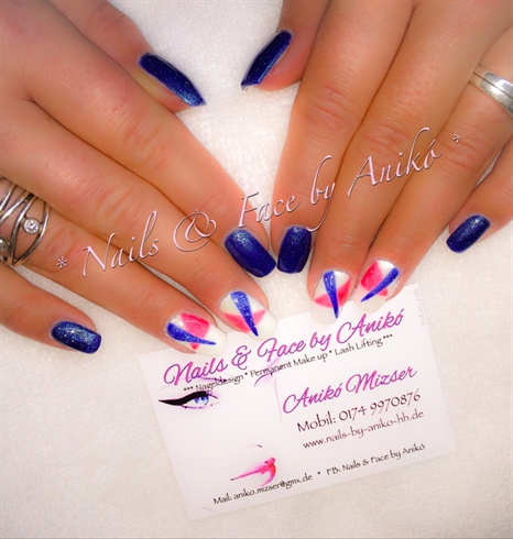 Nails in Blue - Crazy Style