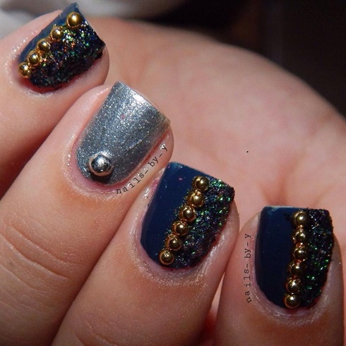 Glittery Decorations Nails