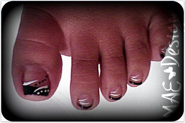 Black French w/ Lines and Dots [toes] - Nail Art Gallery