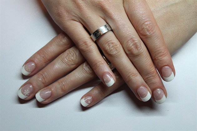 Shellac french with snowflakes