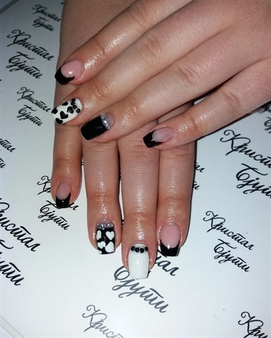 Black and white nails with hearts