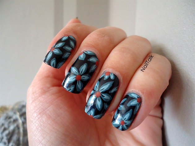 Blue Flower Nail Art