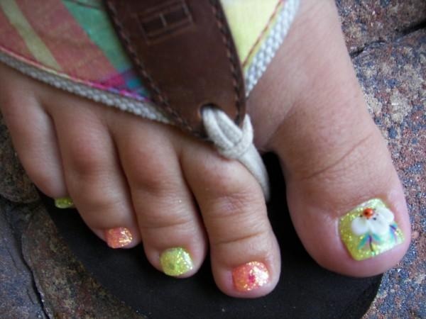 daisy&#39;s 2 toes nails by janya