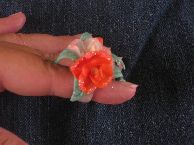 Acrylic roses ring