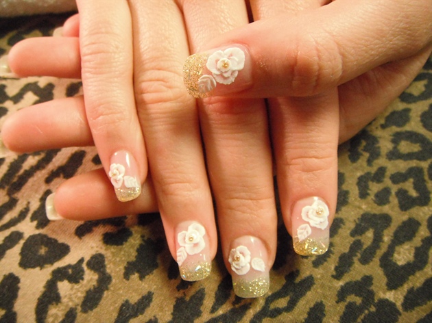 Lesia&#39;s gold nails