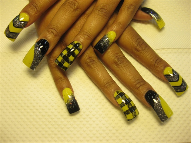 yellow and black pattern