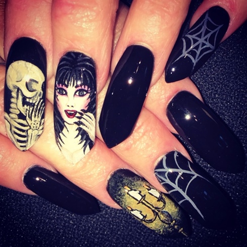Elvira nails