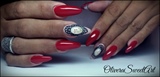 Red nails &amp; Broches with black lace