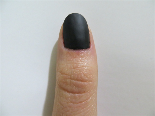 After that, you only have to apply the matte polish on top of the previous one. With two layers it would look like this.