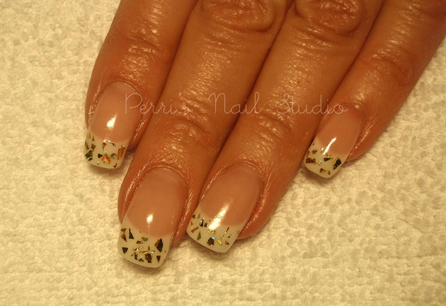 nail design with gold flakes