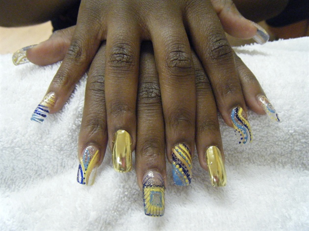 GOLD MINX WITH NAIL ART