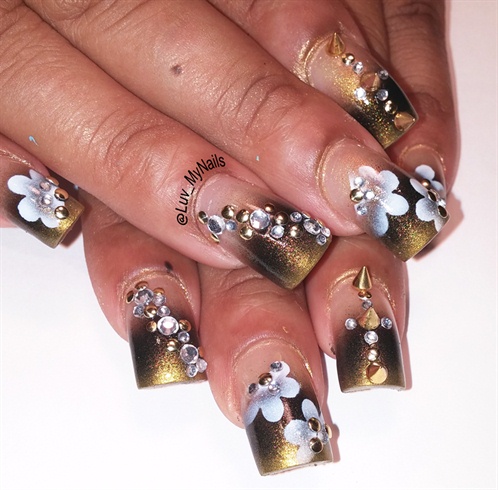 nail art flowers with spikes