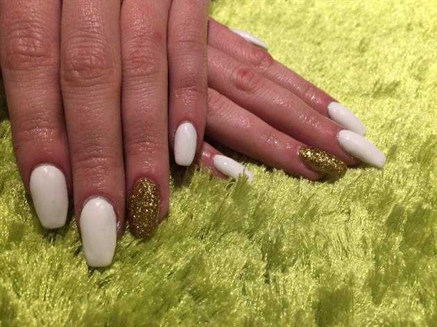 White Nails With Gold Glitter - Nail Art Gallery
