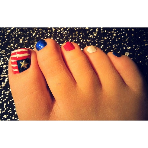 4th of July toenail design! 