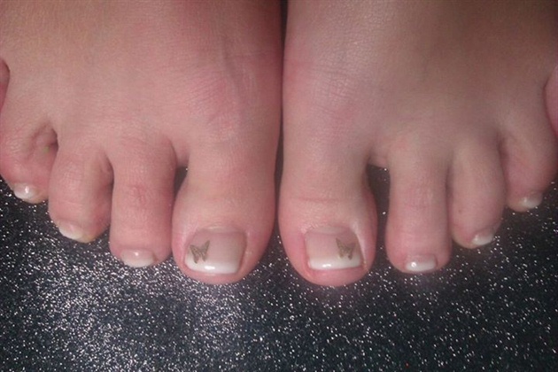 Gold butterfly toes