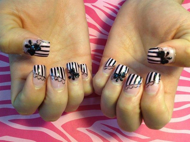 Black stripe tips with black 3D bow