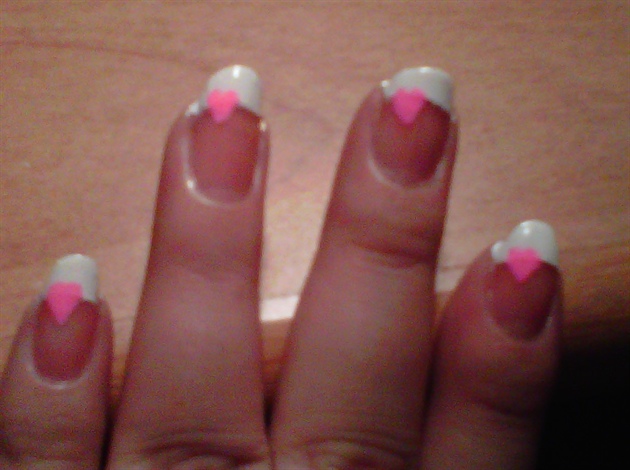 manicure with pink hearts