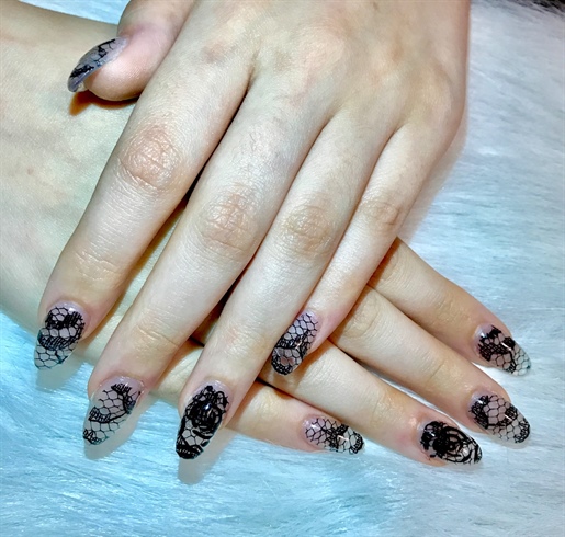 Lace nails