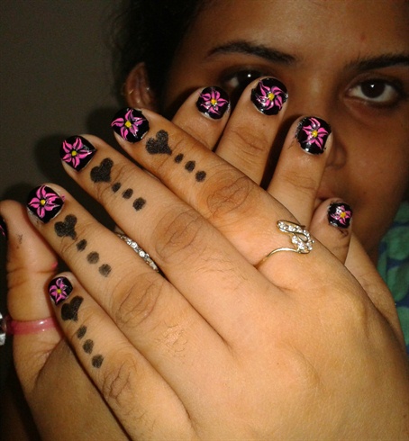 art on shorty nails  ;)