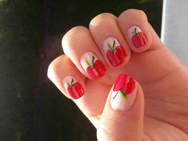 Apple nails 