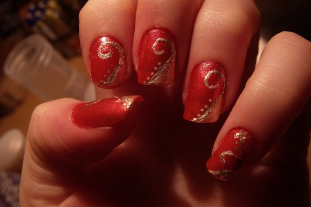 swirly christmasy nails