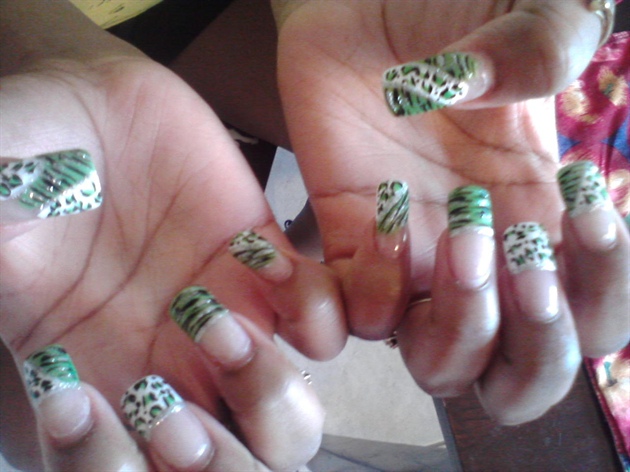 (Same nails) Zebra/Cheetah in green