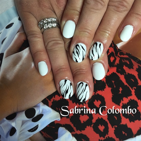 White Nails Zebra 