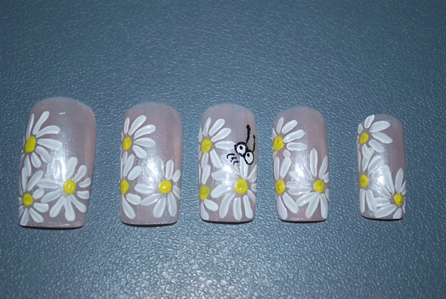 Countryside daisies insp by Arty Nails