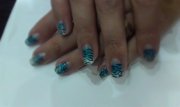 Natural nails_blue zebra