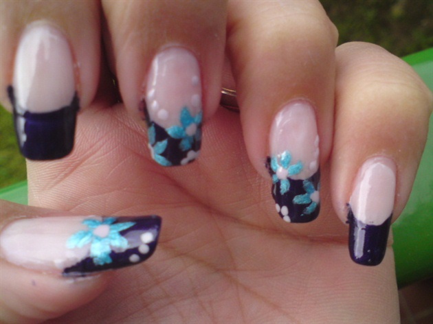 natural nails_sashena_french_blue flower