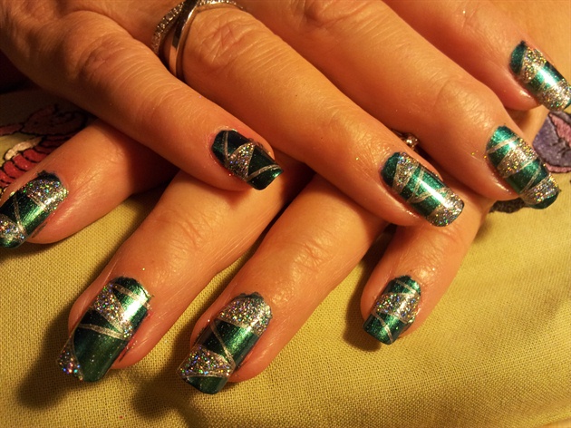 Green christmas nails